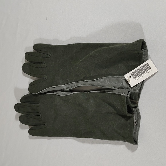 Two Pairs of Military Gloves - Picture 5 of 6